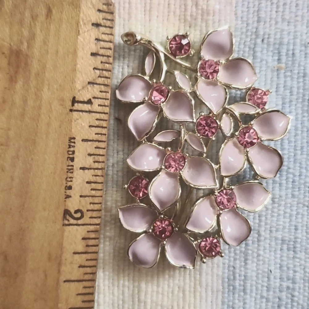 Sarah Coventry Vintage Dogwood Tree Flower Brooch Lilac Purple & Pink